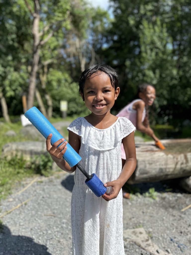 L'été 2024 pour les enfants de La Maison est joyeux et haut en couleur. Pique-nique.