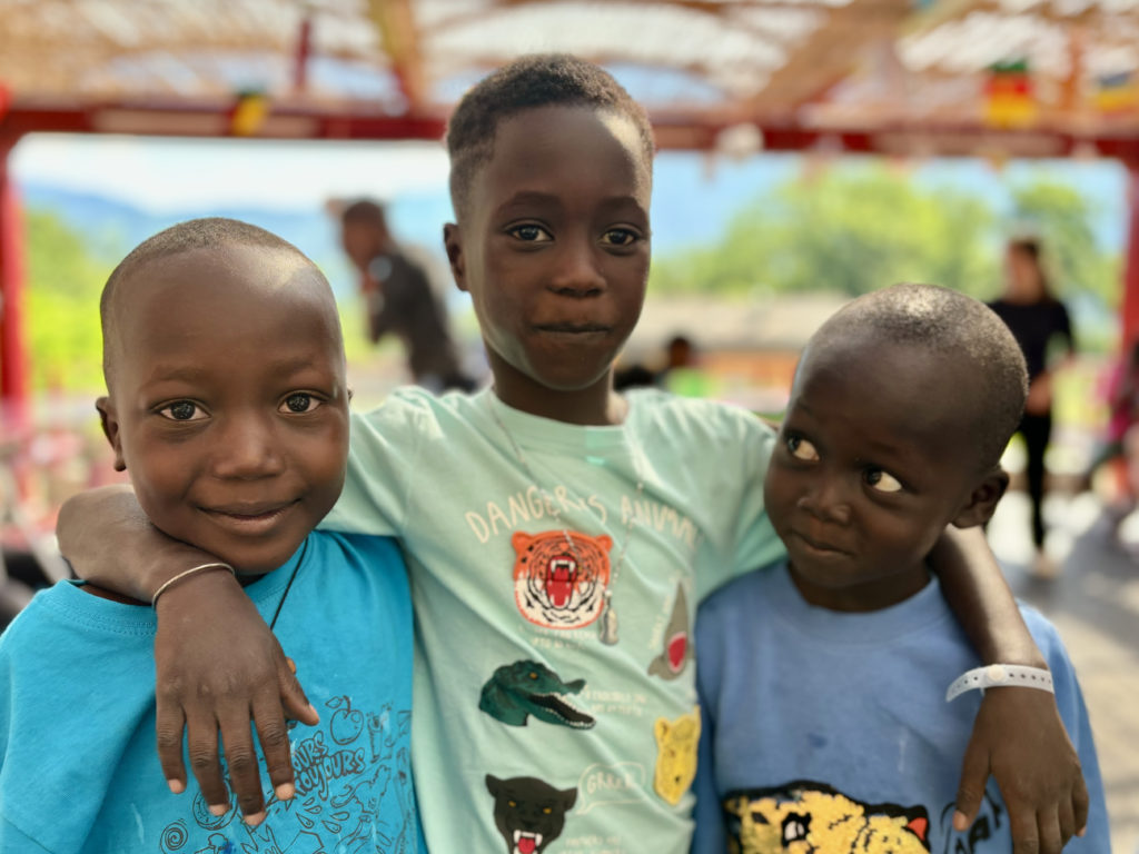 L'été 2024 pour les enfants de La Maison est joyeux et haut en couleur. Semaine des jeux olympiques de La Maison.