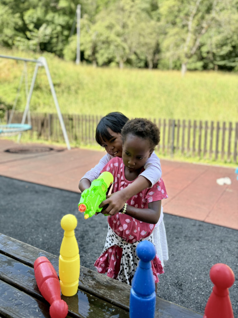 L'été 2024 pour les enfants de La Maison est joyeux et haut en couleur. Semaine des jeux olympiques de La Maison.