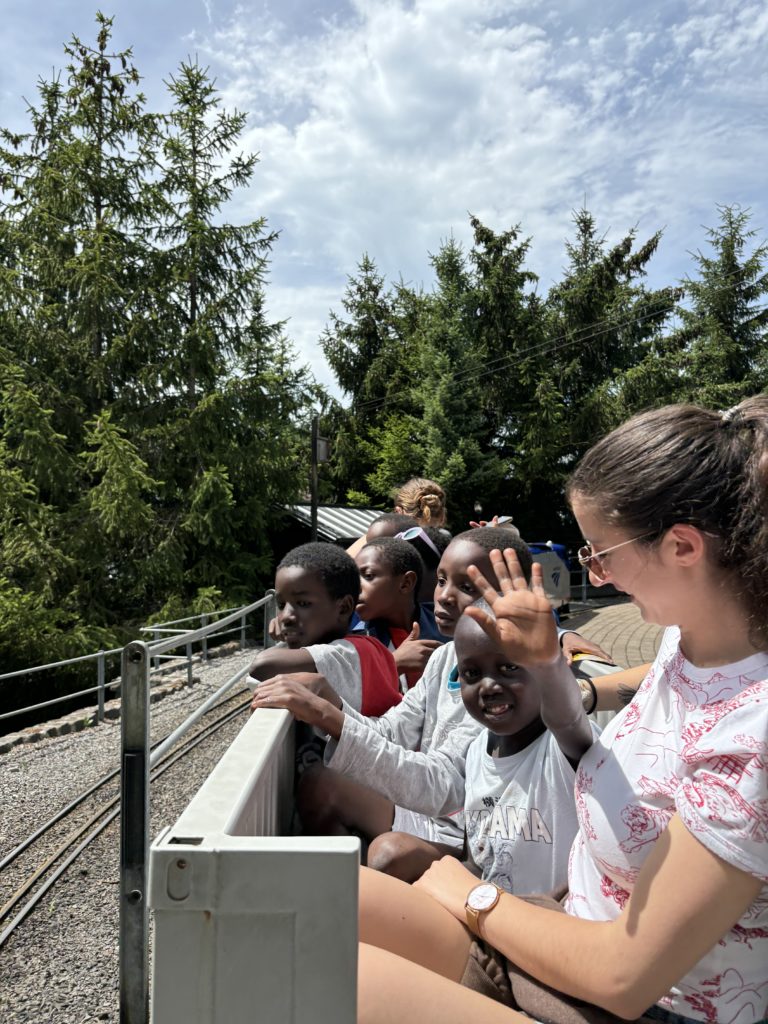 Un moment phare de l'été 2024 à La Maison : la découverte du lac au Bouveret et la visite du Swiss Vapeur Parc.