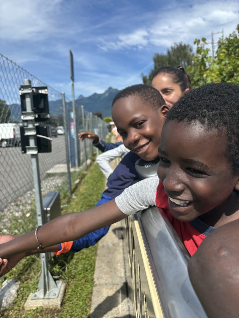 Un moment phare de l'été 2024 à La Maison : la découverte du lac au Bouveret et la visite du Swiss Vapeur Parc.